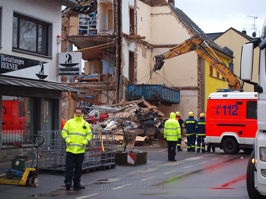 Hausexplosion Bruehl bei Koeln Pingsdorferstr P435.JPG